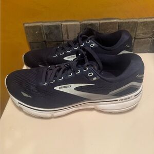 Brooks Blue and White Athletic Shoes for Running 8.5 Wide